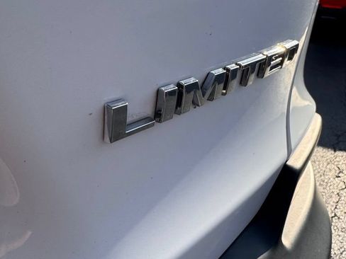Used 2019 Jeep Cherokee Limited FWD image 9