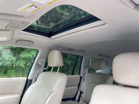 Used 2024 Nissan Armada SL w/ Captain's Chairs Package RWD image 22
