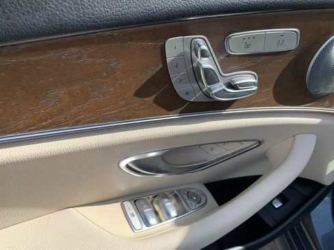 Used 2017 Mercedes-Benz E 300 4MATIC image 18