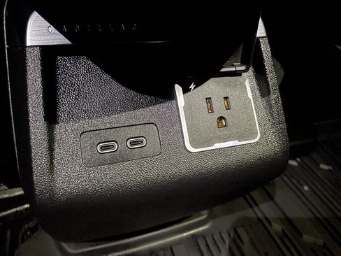 Used 2025 Cadillac Lyriq Sport image 38