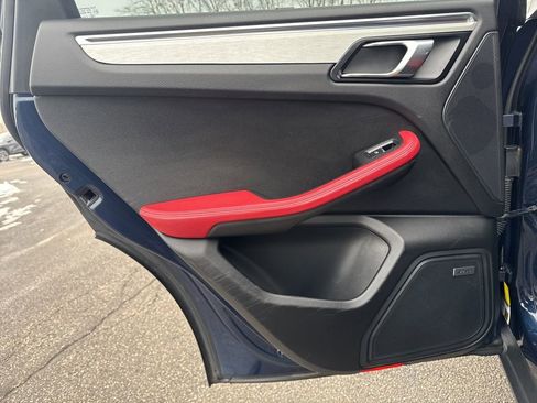 Used 2015 Porsche Macan S image 25