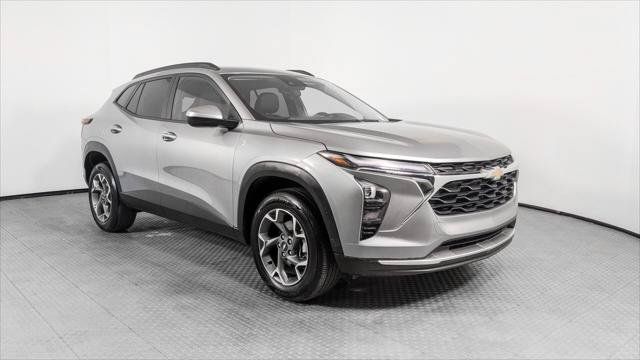 Used 2025 Chevrolet Trax LT w/ LT Convenience Package FWD image 11