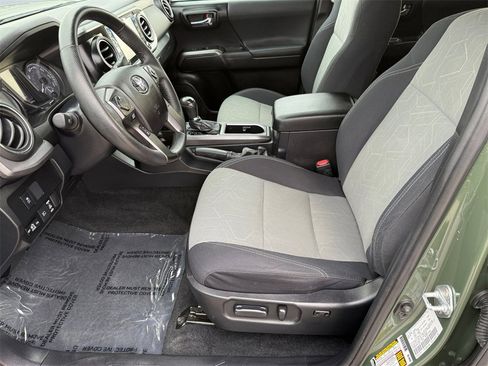 Used 2021 Toyota Tacoma TRD Off-Road w/ Technology Package image 10