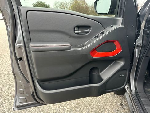 New 2026 Nissan Frontier 4x4 Crew Cab image 10