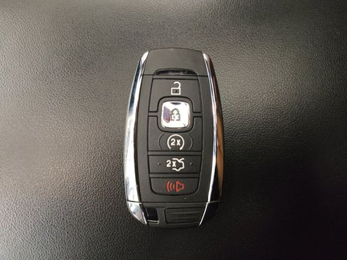 Used 2018 Lincoln MKX Reserve w/ Driver Assistance Package image 32