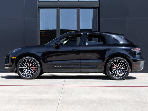 Certified 2024 Porsche Macan S AWD/4WD image 2