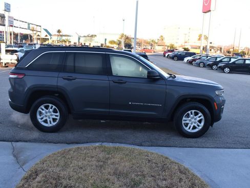 Used 2024 Jeep Grand Cherokee Laredo w/ Trailer Tow Package RWD image 13