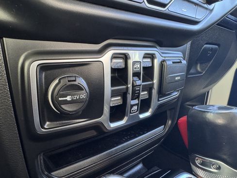 Used 2022 Jeep Wrangler Unlimited Sahara w/ Cold Weather Group image 43