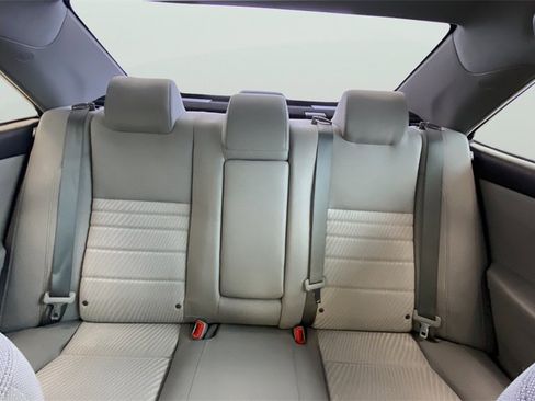 Used 2016 Toyota Camry XLE image 31