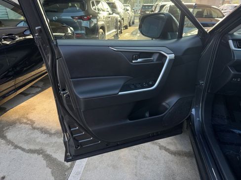 Used 2025 Toyota RAV4 XLE image 20
