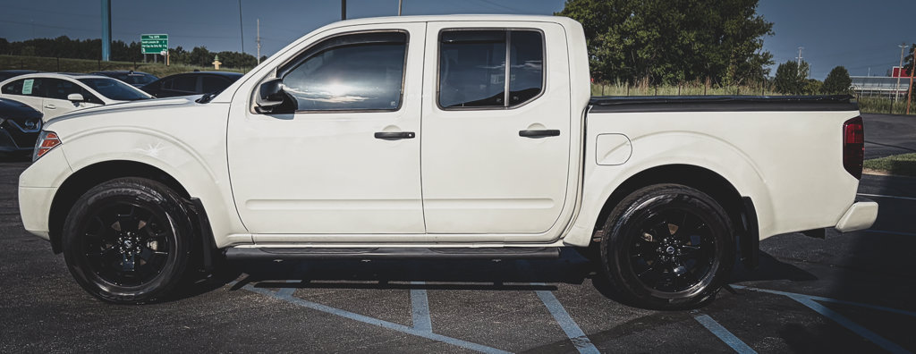 Used 2020 Nissan Frontier SV w/ Midnight Edition Floor Mats AWD/4WD image 17