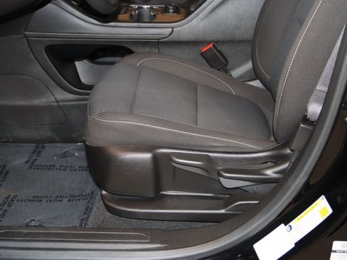 Used 2023 GMC Acadia SLE FWD image 30