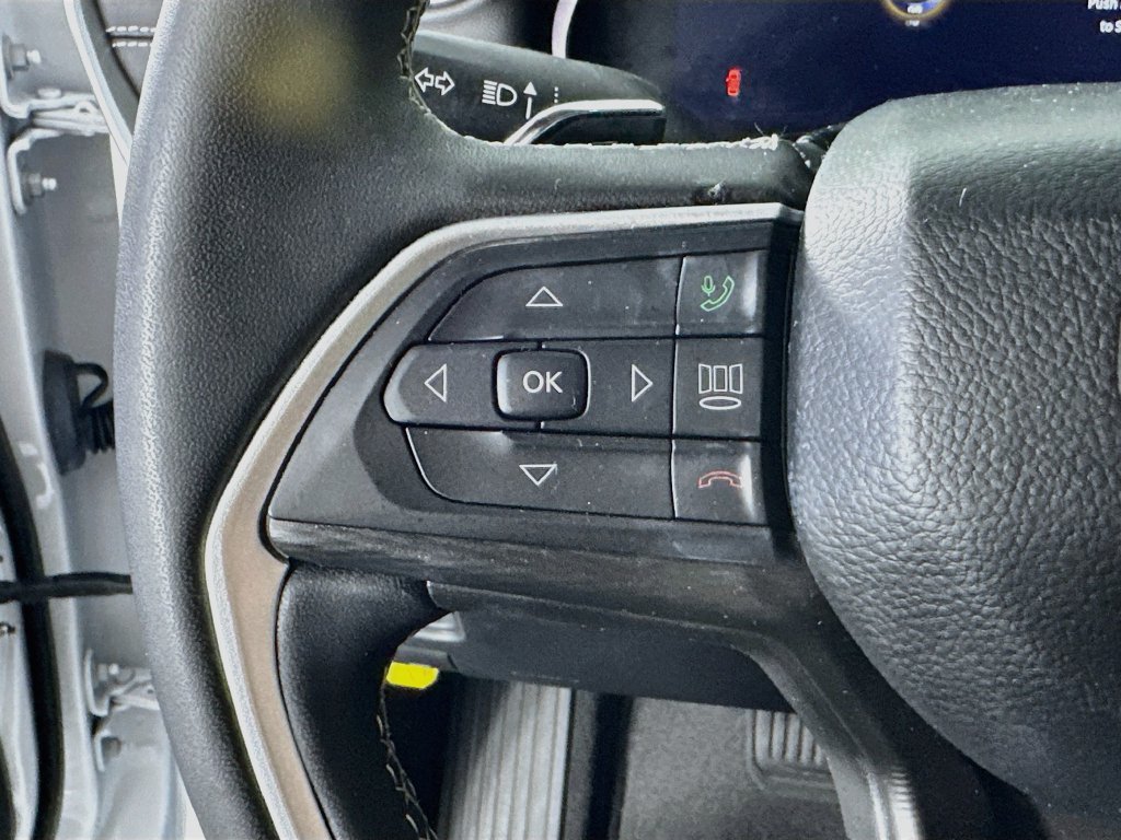 Used 2023 Jeep Grand Cherokee Laredo AWD/4WD image 25
