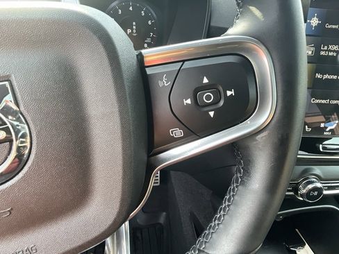 Used 2022 Volvo XC40 T5 R-Design w/ Advanced Package image 17