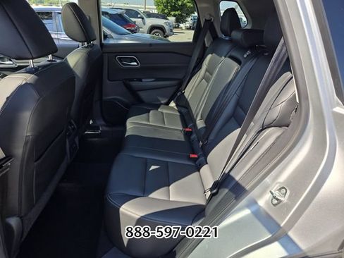 Used 2021 Nissan Rogue SL FWD image 12