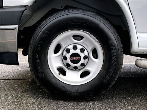 Used 2024 GMC Savana 2500 w/ Driver Convenience Package image 7