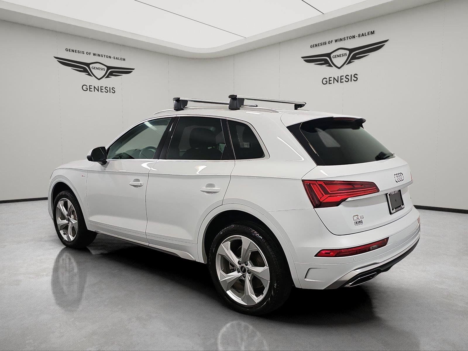 Used 2024 Audi Q5 2.0T Premium Plus w/ Premium Plus Package AWD/4WD image 3