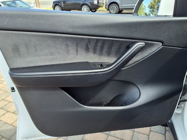 Used 2021 Tesla Model Y Long Range AWD/4WD image 30