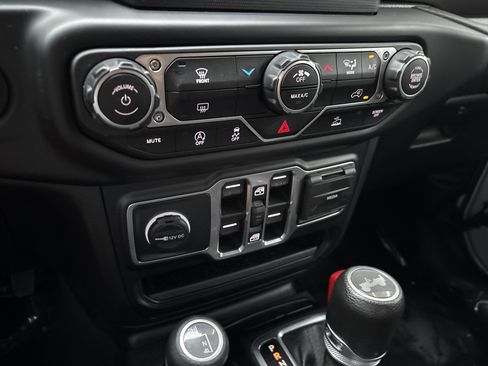 Used 2023 Jeep Wrangler Unlimited Sport AWD/4WD image 30