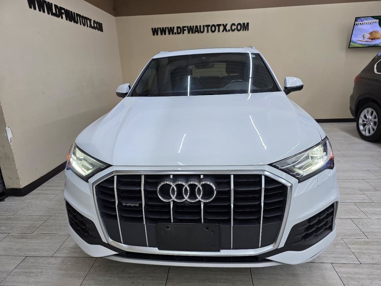 Used 2020 Audi Q7 3.0T Premium Plus w/ Premium Plus Package AWD/4WD image 3