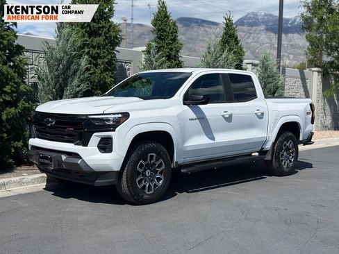 Used 2023 Chevrolet Colorado Z71 w/ Advanced Trailering Package AWD/4WD image 3