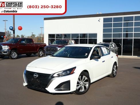 Used 2024 Nissan Altima 2.5 S image 1