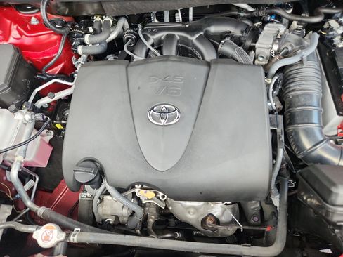 Used 2022 Toyota Highlander XLE AWD/4WD image 22