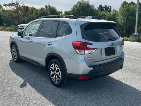 Used 2022 Subaru Forester Premium image 6
