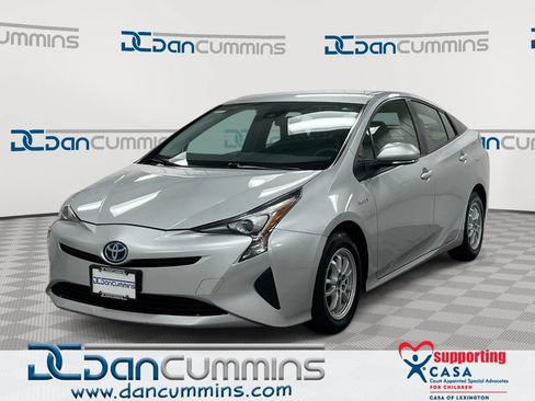 Used 2017 Toyota Prius Two FWD image 1