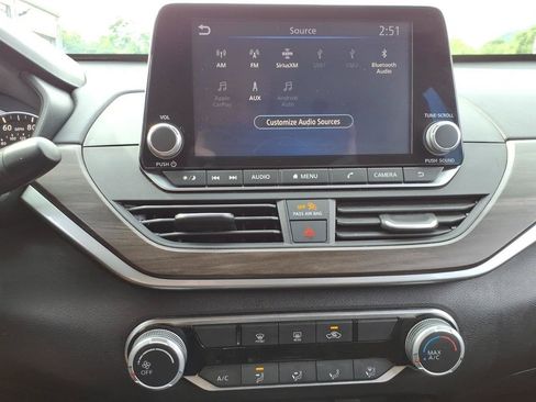 Used 2024 Nissan Altima 2.5 SV FWD image 12
