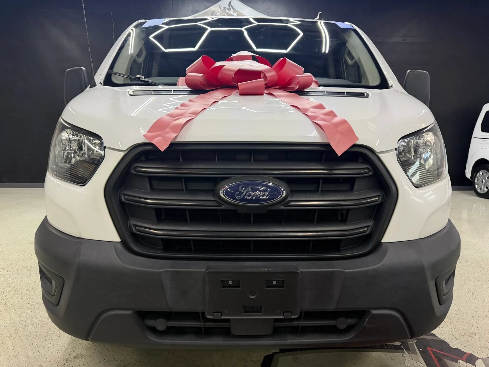 Used 2020 Ford Transit 150 XL RWD image 4