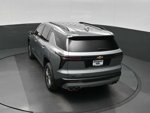 Used 2024 Chevrolet Traverse LT image 22