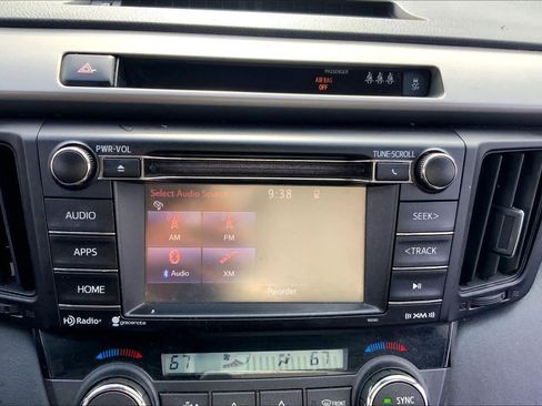 Used 2017 Toyota RAV4 XLE AWD/4WD image 34