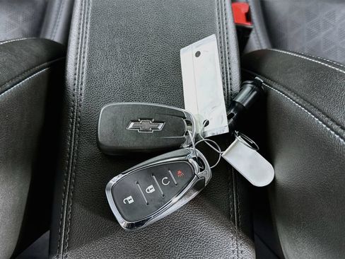 Used 2023 Chevrolet Bolt LT w/ Infotainment Package FWD image 30