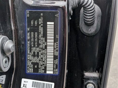 Used 2021 Toyota Highlander Limited image 28