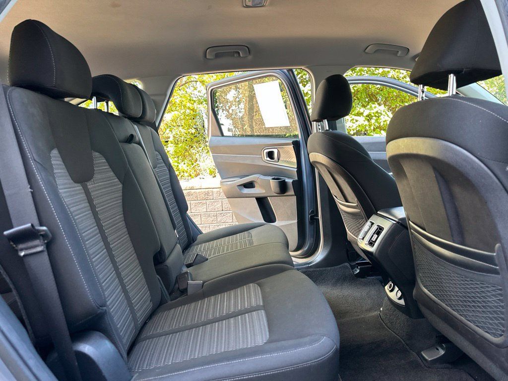 Used 2022 Kia Sorento LX FWD image 25