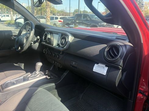 Used 2018 Toyota Tacoma TRD Sport image 14