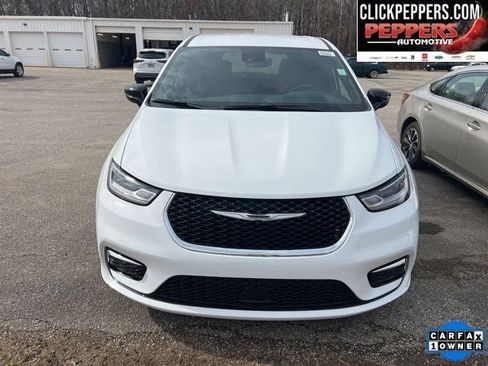 Used 2026 Chrysler Pacifica Select image 2