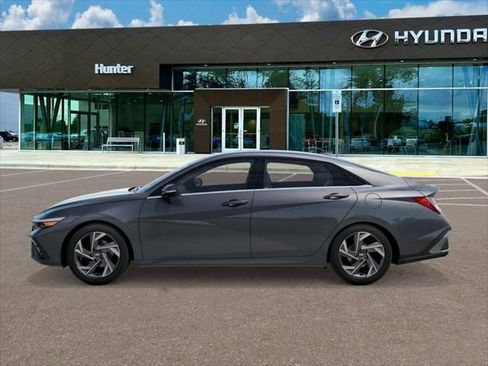 New 2026 Hyundai Elantra Limited FWD image 3