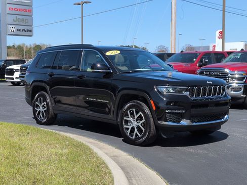 Used 2024 Jeep Grand Cherokee L Limited w/ Luxury Tech Group II image 3