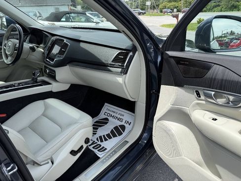 Used 2020 Volvo XC90 T6 Momentum AWD/4WD image 18