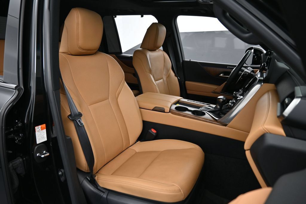 Used 2024 Lexus LX 600 4WD w/ Appearance Package image 33