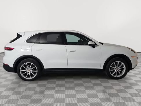Used 2023 Porsche Cayenne w/ Premium Package AWD/4WD image 9
