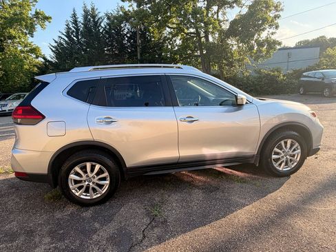 Used 2017 Nissan Rogue SV AWD/4WD image 9
