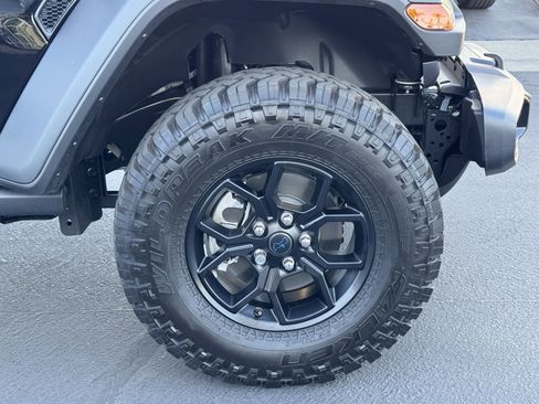 Used 2025 Jeep Wrangler Willys image 11