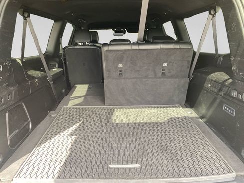 Used 2024 Jeep Wagoneer L Series II w/ Flexible Seating Group RWD image 27