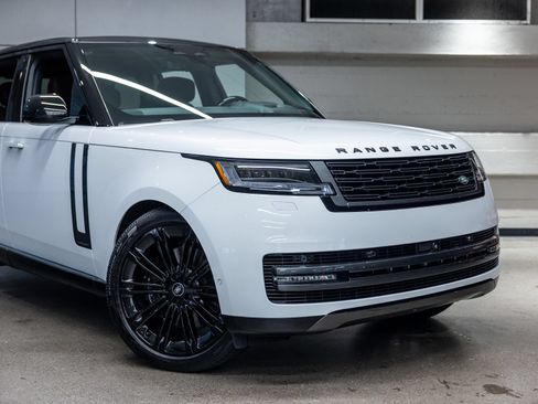 Used 2025 Land Rover Range Rover Autobiography AWD/4WD image 16