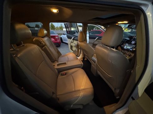Used 2012 Toyota Highlander SE image 11