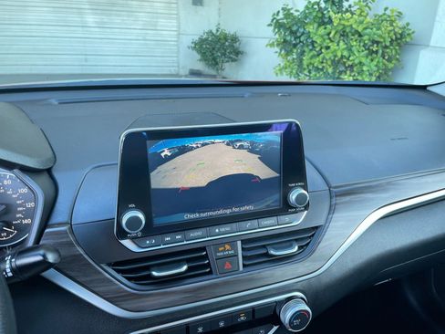 Used 2025 Nissan Altima 2.5 SV image 24