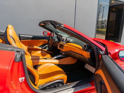 Used 2017 Ferrari California T image 57